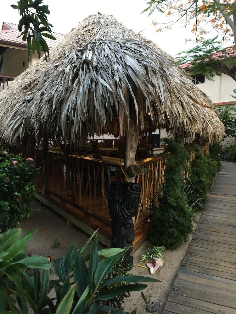 Hotel Mariposa Beach Resort