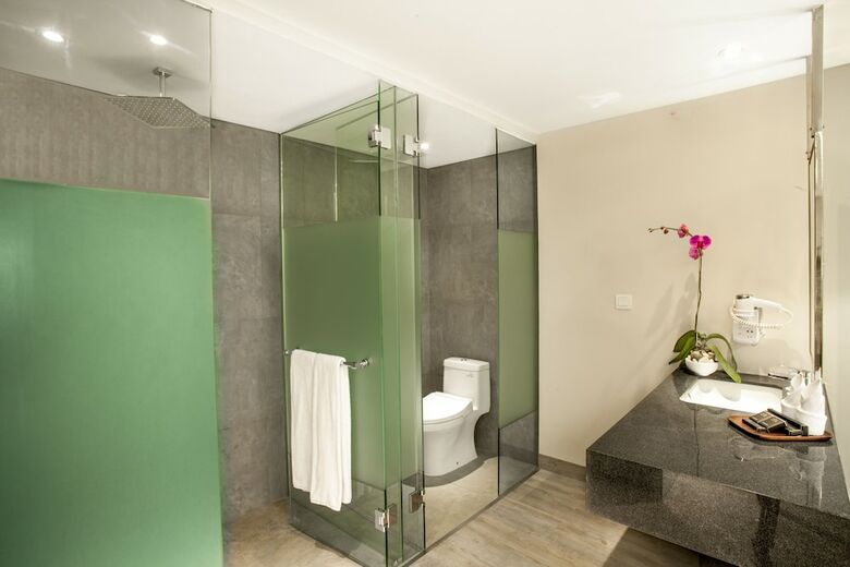 Daun Bali Seminyak Hotel