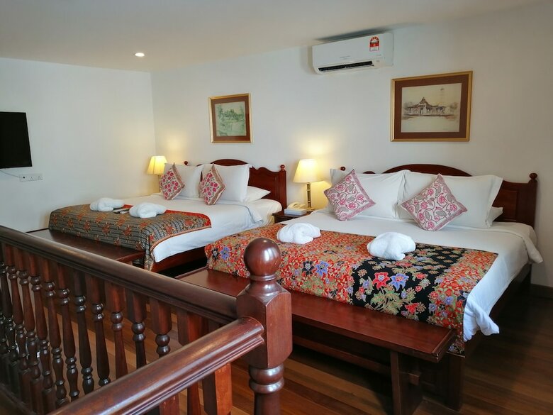 Heeren Straits Hotel