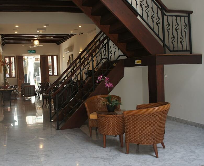 Heeren Straits Hotel