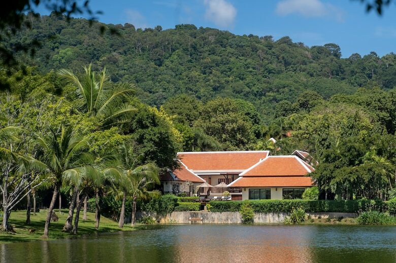 Nai Harn Baan-bua Villas