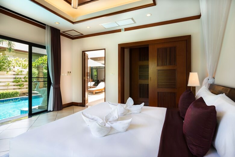 Nai Harn Baan-bua Villas