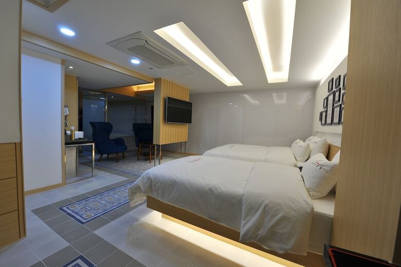 Hotel The Grang Nampo (fromerly Ytt)