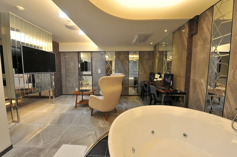 Hotel The Grang Nampo (fromerly Ytt)