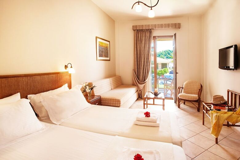 Aparthotel Paralio Hotel
