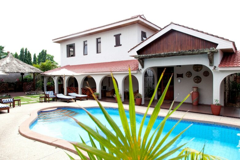 Posada Mahogany Lodge & Annex