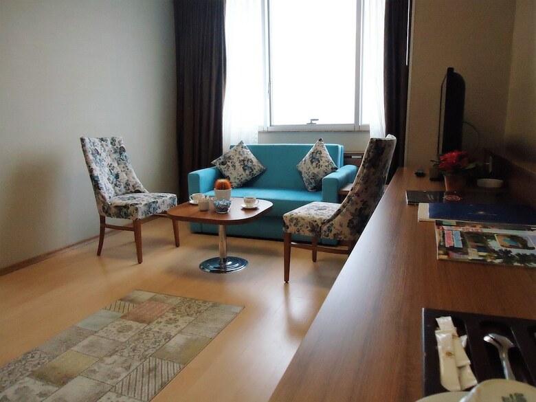 Golden Lounge Hotel