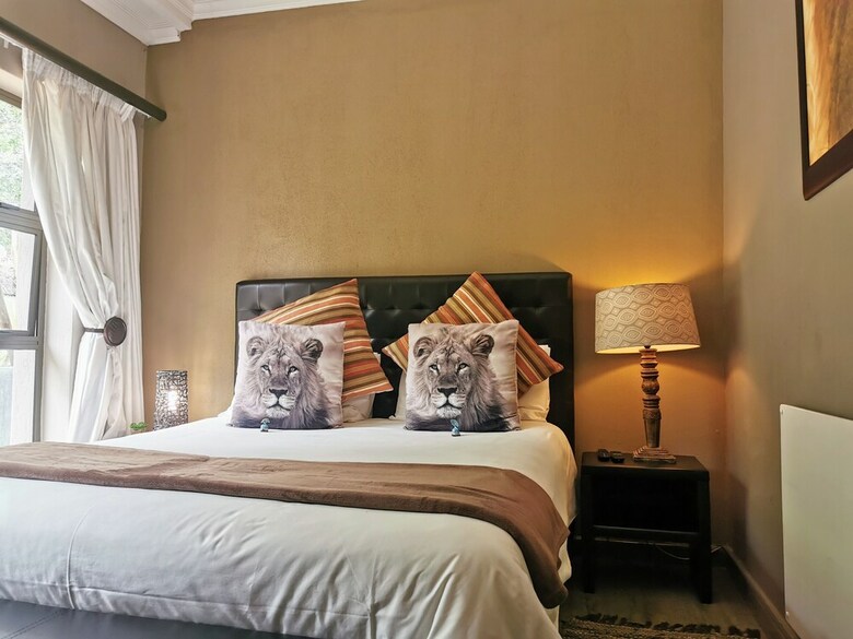 Hotel Aerotropolis Guest Lodge