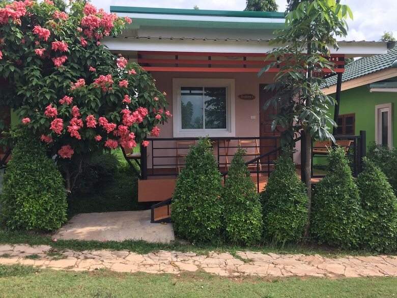 Hotel Baan Ing Khao Resort