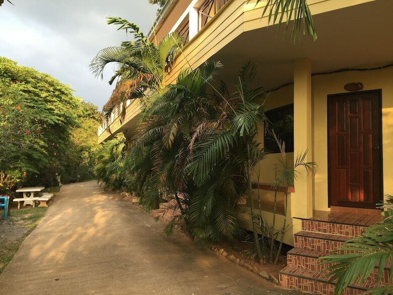 Hotel Baan Ing Khao Resort