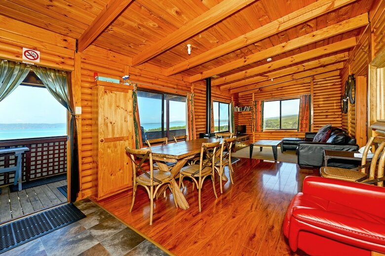 Cloudy Bay Cabin