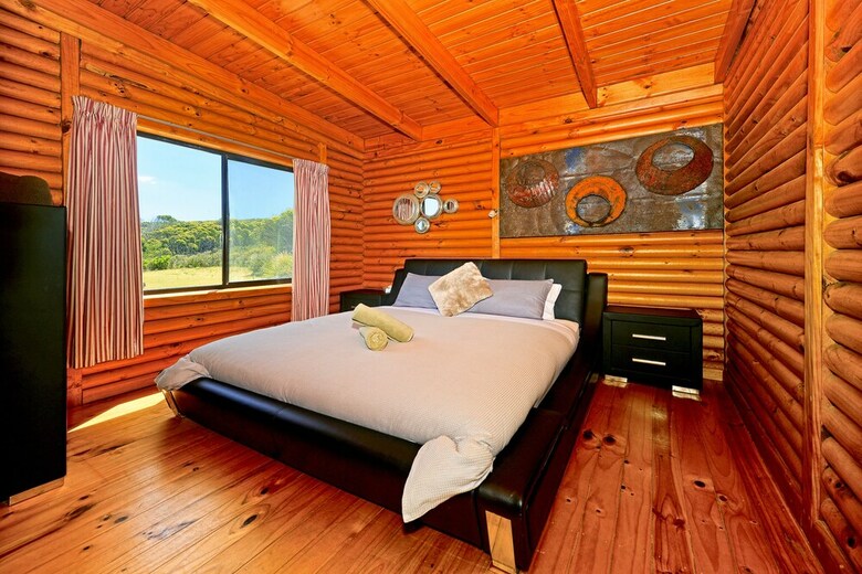 Cloudy Bay Cabin