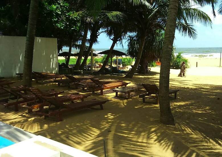 Beacon Beach Hotel