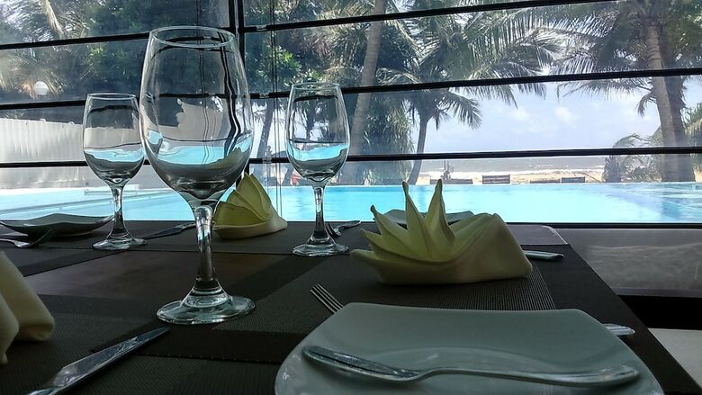 Beacon Beach Hotel