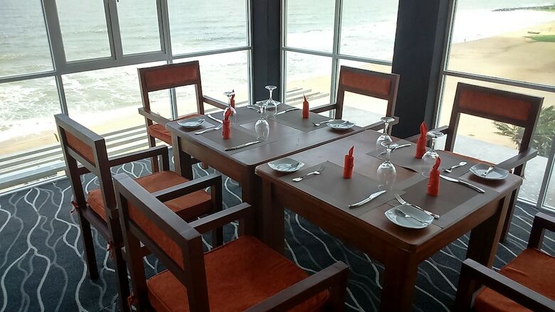 Beacon Beach Hotel