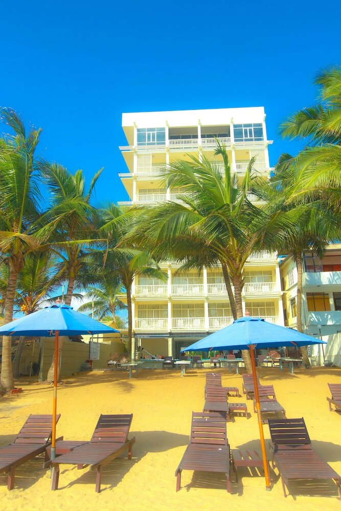 Beacon Beach Hotel