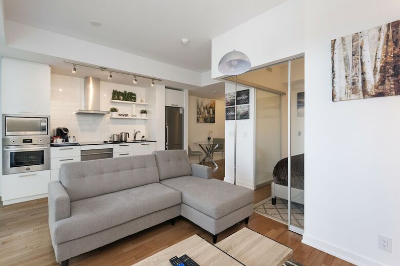 Metropolis Condotel Suites - York Street