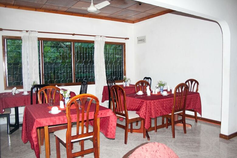 Hotel Villa De Roses