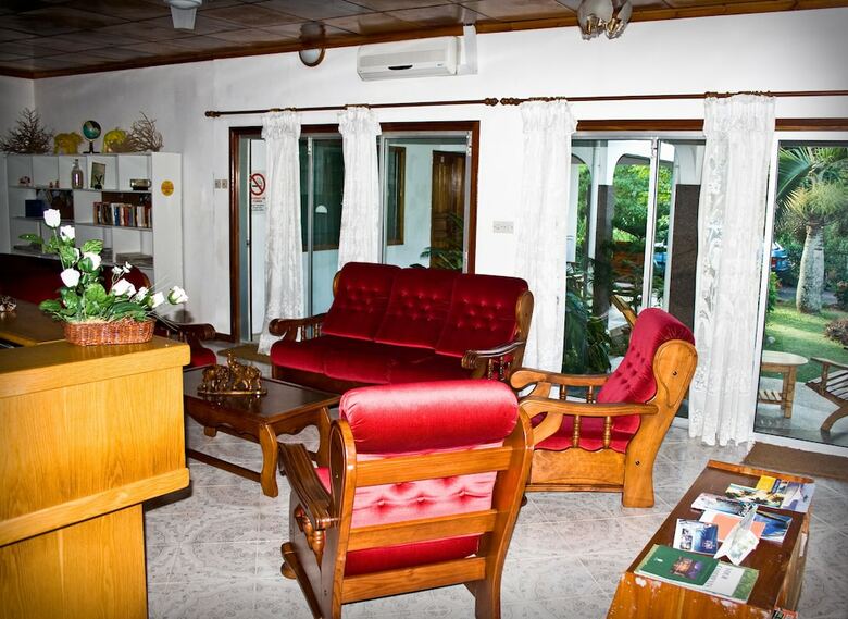 Hotel Villa De Roses