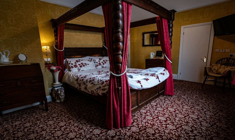 Raincliffe Hotel