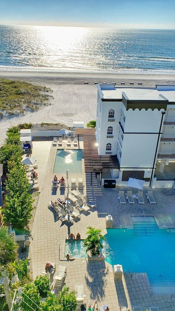 Hotel Barefoot Beach Club