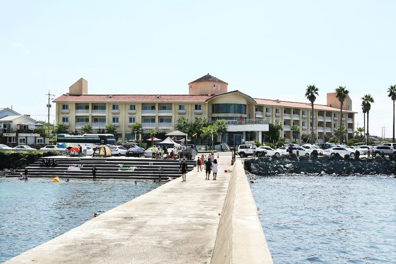 Mega Resort