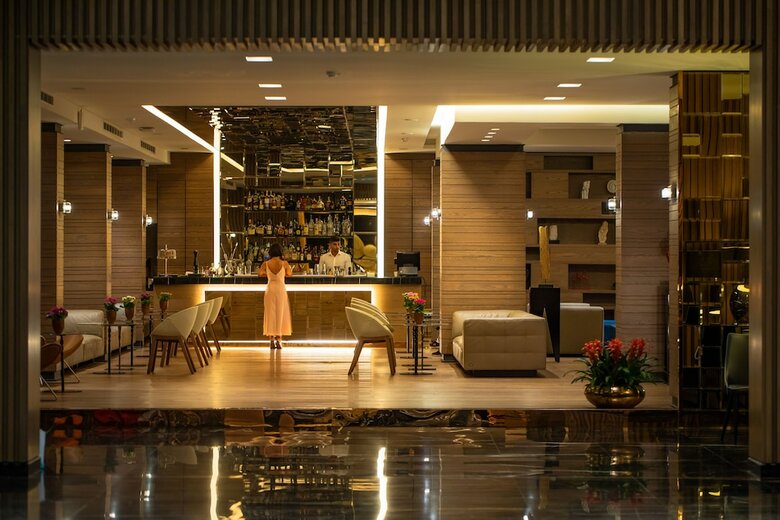 Mist Hotel And Spa By Warwick