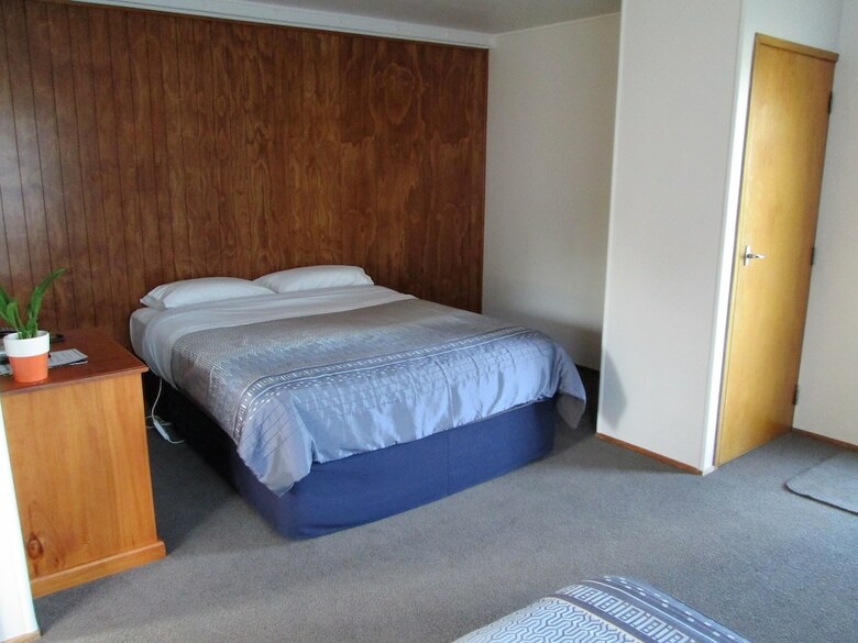 Colonial Motel