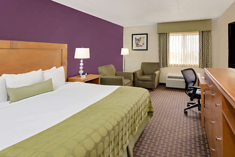 Hotel Ramada By Wyndham Marquette