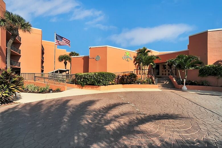 Oceanique Resort By Capital Vacations