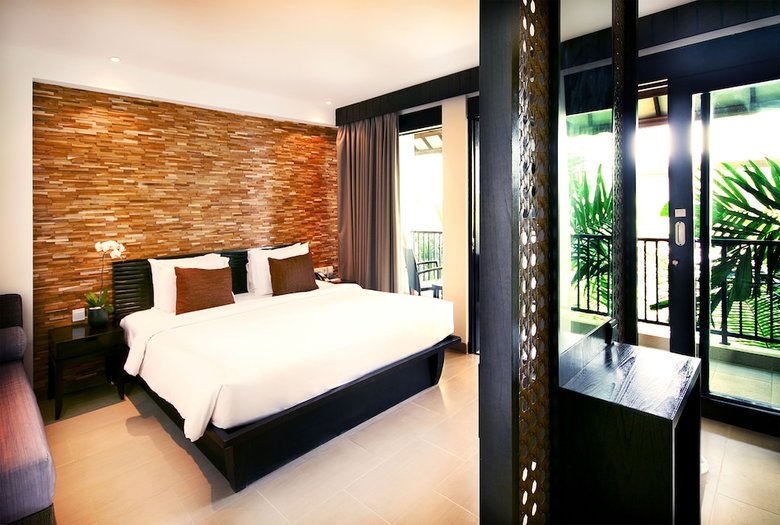 Hotel Away Bali Legian Camakila Resort