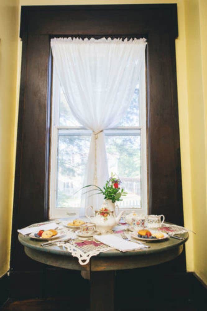 Old Caledonian Bed And Breakfast