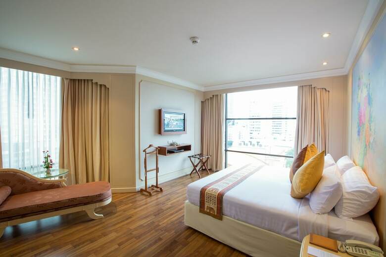 The Emerald Hotel