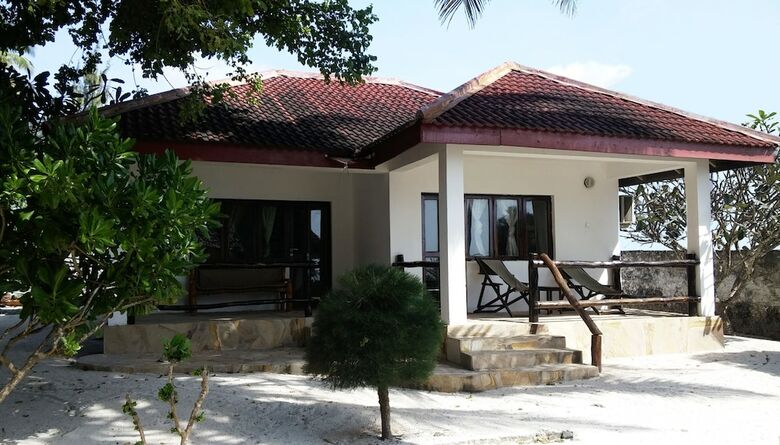 Moonshine Uroa Boutique Hotel