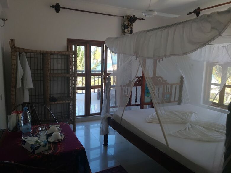 Moonshine Uroa Boutique Hotel