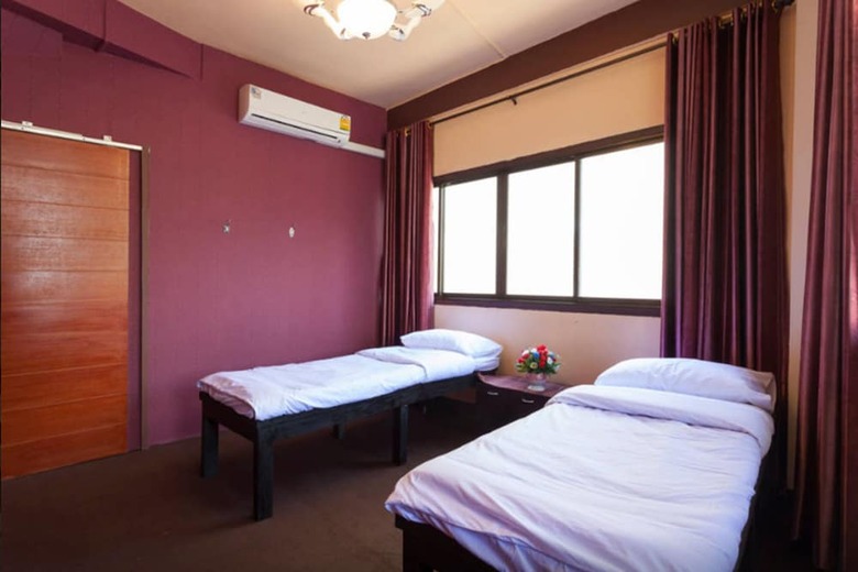 Hostal Raw Hostel
