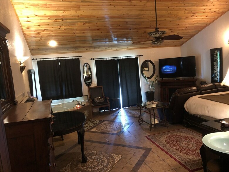 Bed & Breakfast Echo Canyon Spa Resort