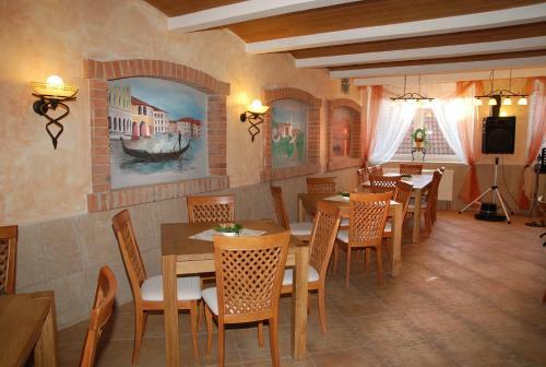 Hotel B�l� R??e
