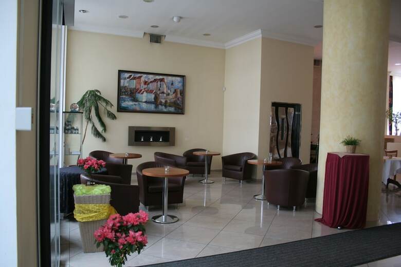 Hotel B�l� R??e