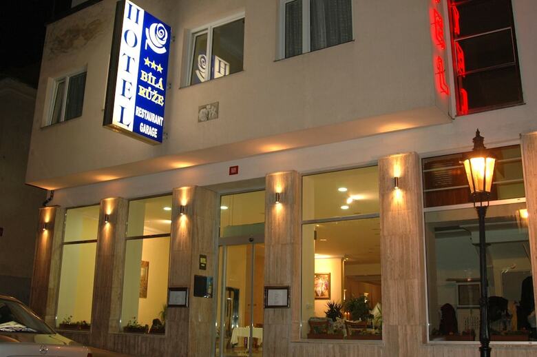 Hotel B�l� R??e