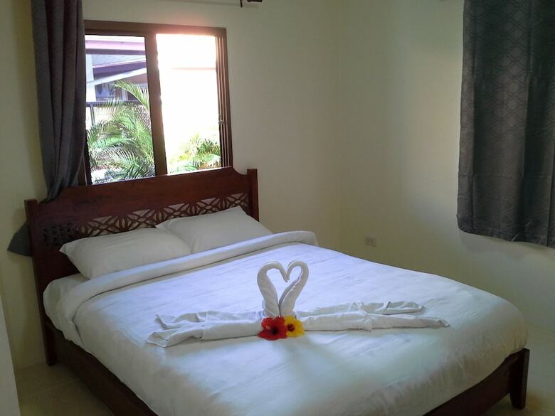Baan Kanittha - 4 Bedrooms Garden Villa