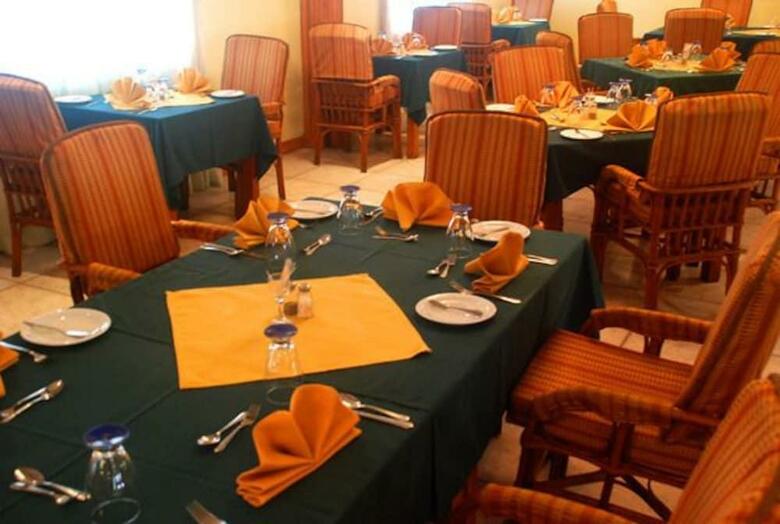 Hotel Rovanel's Resort And Conference Centre