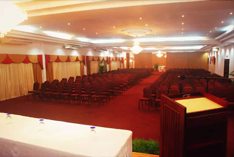 Hotel Rovanel's Resort And Conference Centre