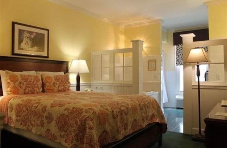 County Clare Irish Hotel & Pub