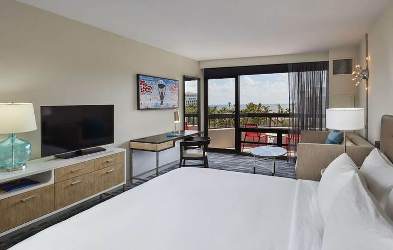 Hotel Waterstone Resort & Marina Boca, Curio Collection By Hilton