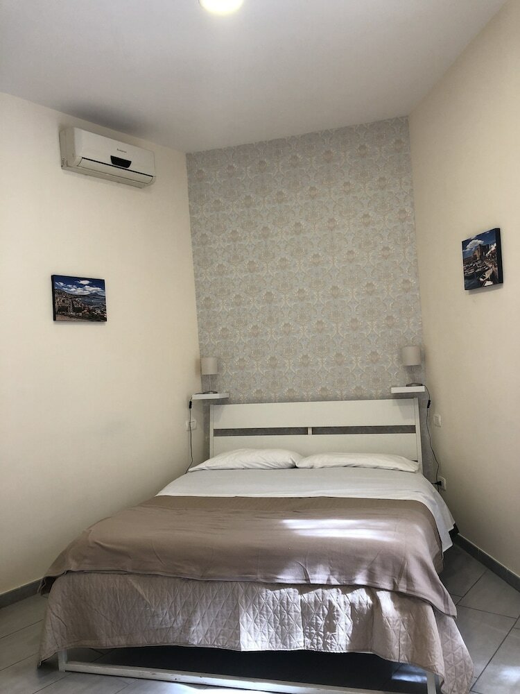 B&B 248