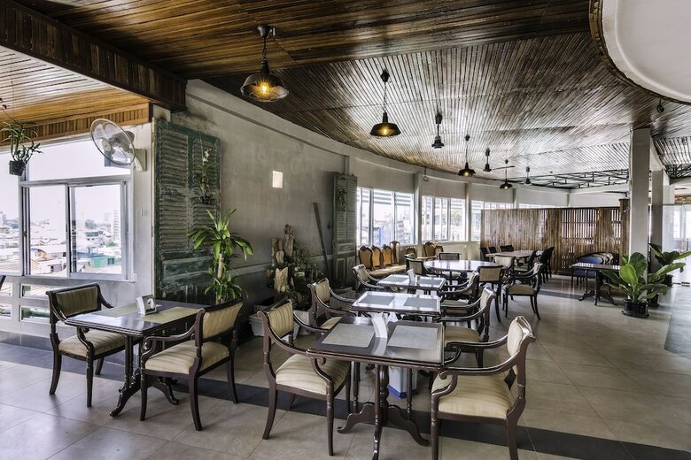 Paradise Hotel