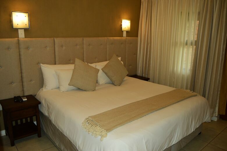 Hotel Crystal Rose Lodge