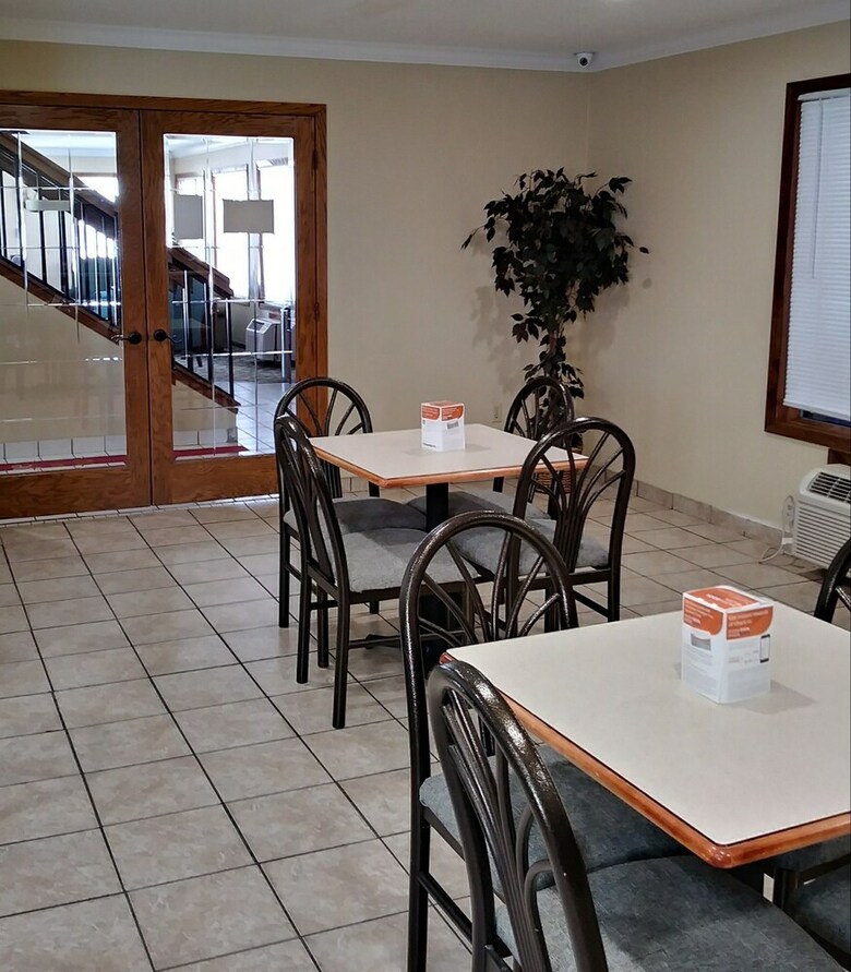 Hotel Econo Lodge North