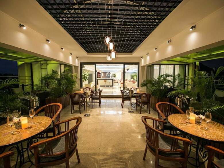 Palms Hotel